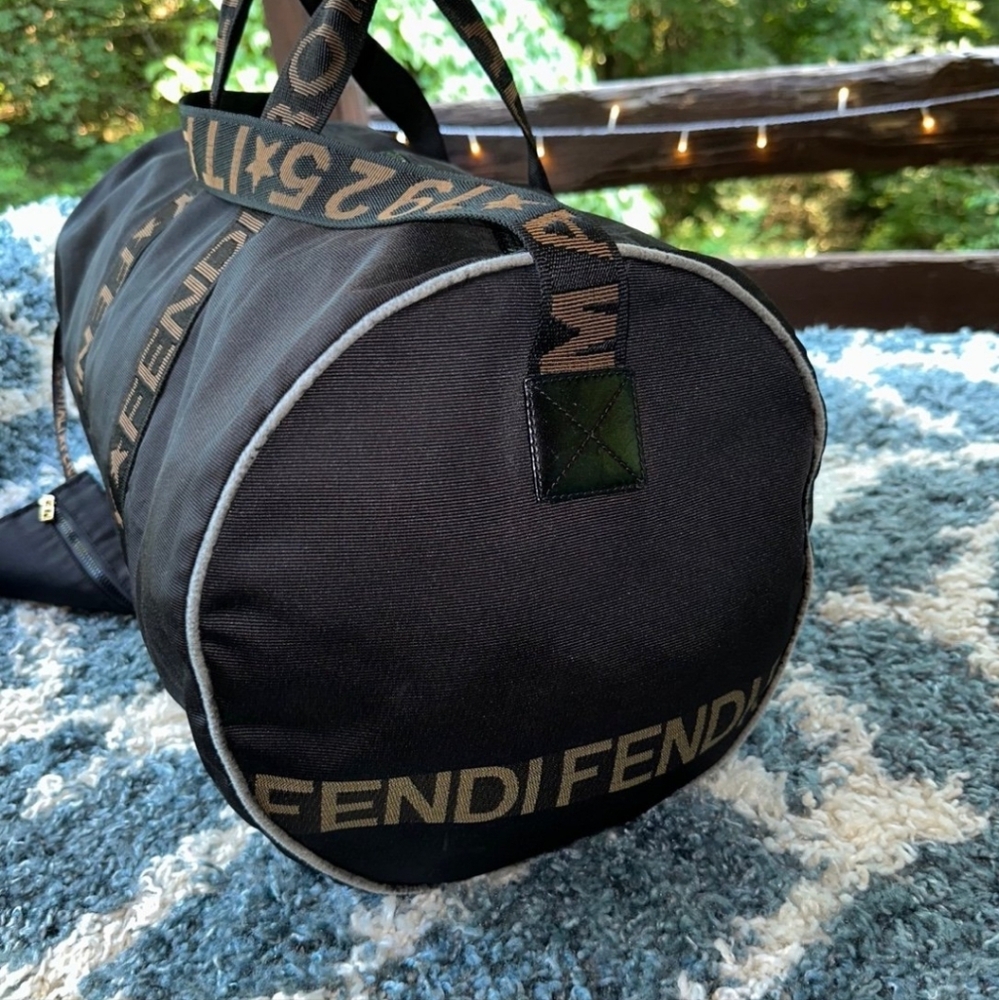Fendi Large Duffle Bag With strap/Gorgeous 🥰_UNISEX/COA - Picture 3 of 12